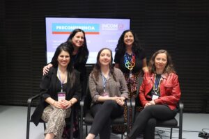 Organizadora de la preconferencia de INCOM 2023. De izquierda a derecha, Magdalena Saldaña (UC), Isabel Pavez (U. Andes), Ingrid Bachmann (UC), Daniela Lazcano (PucV), Claudia Lagos (U.Chile). 